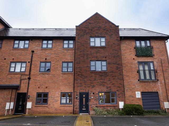Apartment for rent in Hart, Hampshire