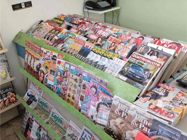 Locale Commerciale in vendita a Albenga, Liguria