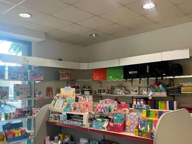 Locale Commerciale in vendita a Crocetta, Re
