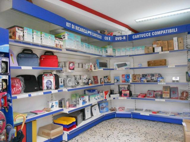 Locale Commerciale in vendita a Case Nuove Bonina, Rottofreno
