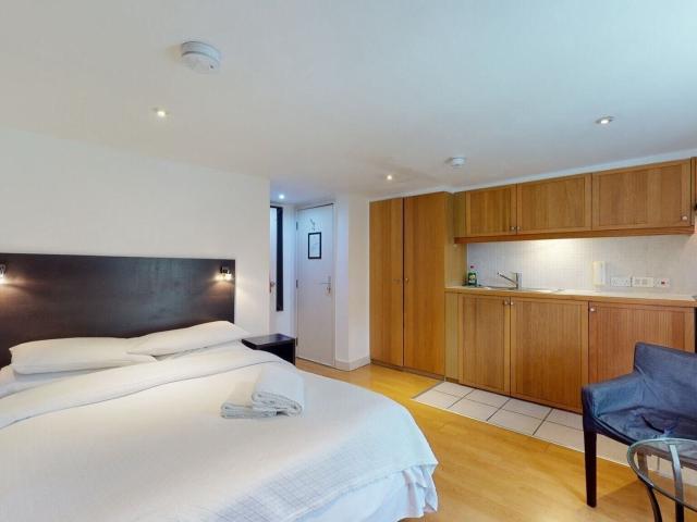 House for rent in Covent Garden, Cat Hill