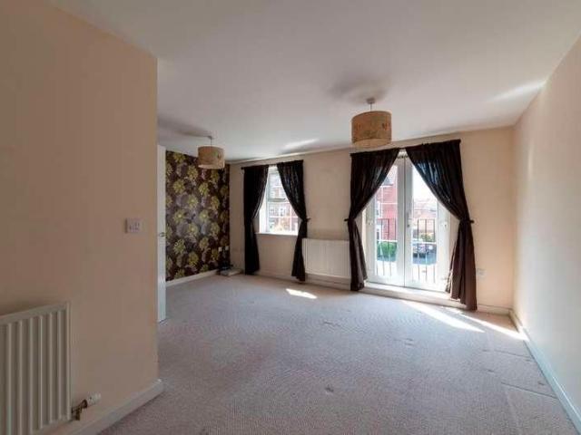 Townhouse for rent in Attenborough, East Midlands