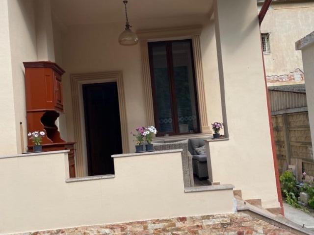 Casă vânzări