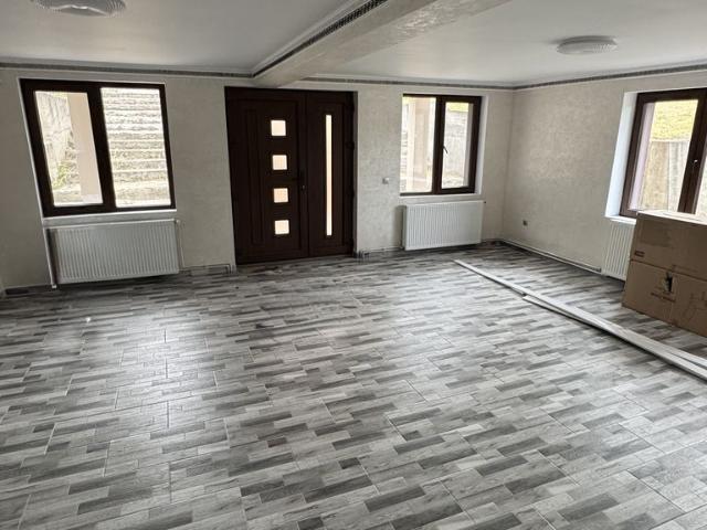 Casă vânzări în Romani