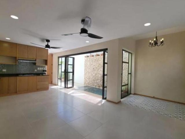 CASA $1,900,000 EN CONKAL YUCATÁN. ESTILO COLONIAL. CON PISCINA. DE 108 M2