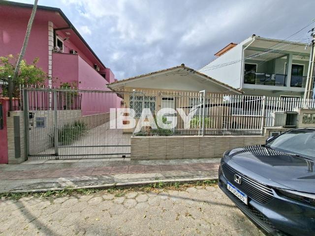 Casa aluguel em Região Geográfica Imediata de Florianópolis, São José