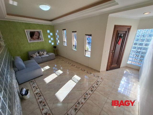 Casa aluguel em Região Geográfica Imediata de Florianópolis, São José