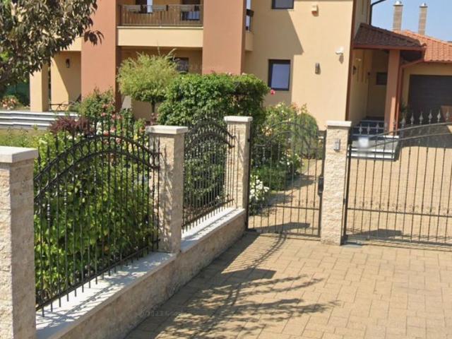 Casă vânzări