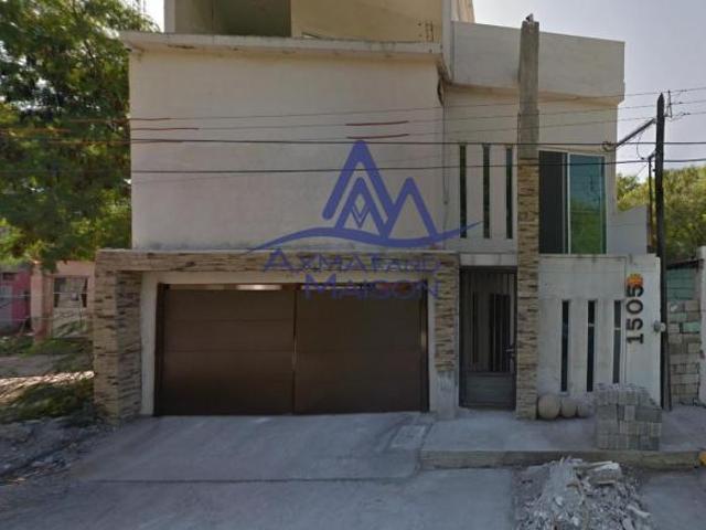 CASA A LA VENTA EN DAMIAN CARMONA COLONIA LIBERTAD