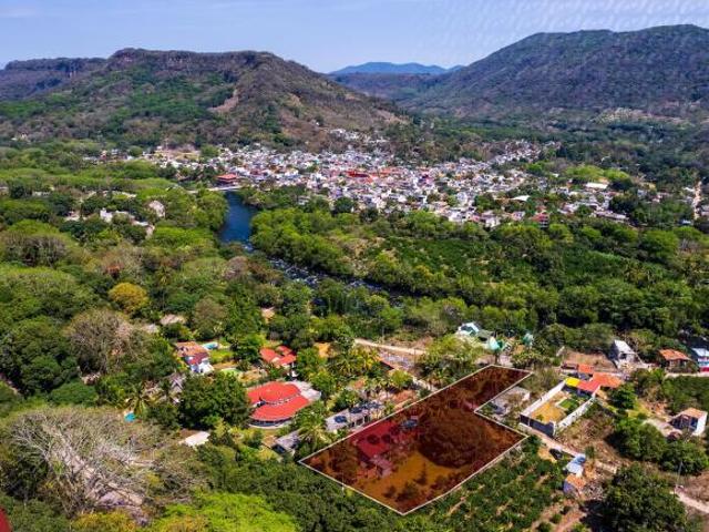 Casa a la venta en Jalcomulco, Veracruz con vista al río y entorno natural