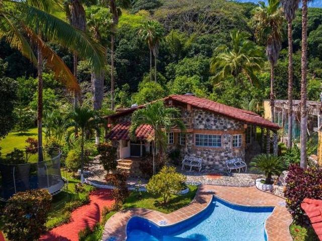 Casa a la venta en Jalcomulco, Veracruz con vista al río y entorno natural