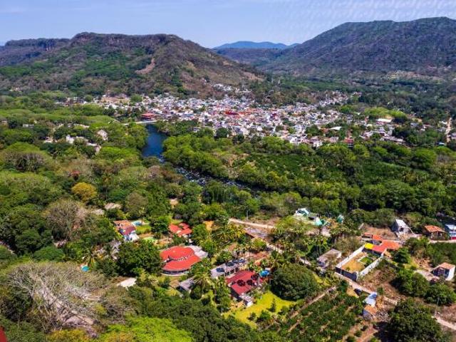 Casa a la venta en Jalcomulco, Veracruz con vista al río y entorno natural