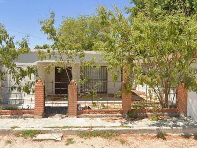 CASA A UN COSTADO DE LA PLAZA DE LA MADRE EN LA COL LA DEPORTIVA