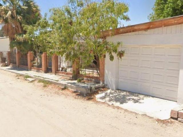 CASA A UN COSTADO DE LA PLAZA DE LA MADRE EN LA COL LA DEPORTIVA