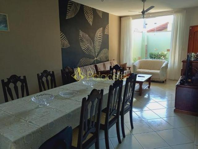 Casa venda em Região Imediata de Taubaté-Pindamonhangaba, Região Metropolitana do Vale do Paraíba e Litoral Norte