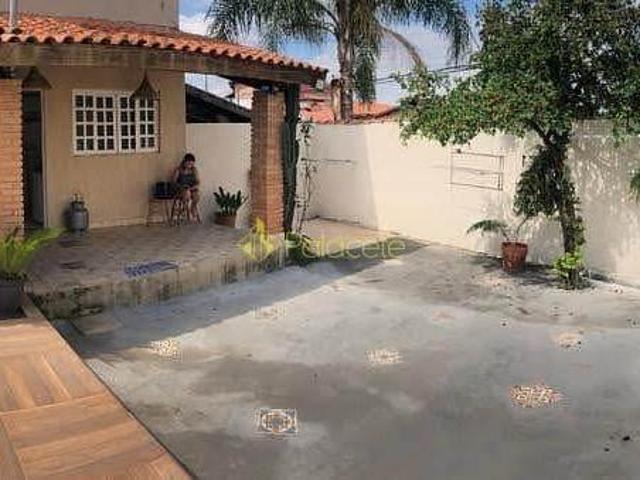 Casa venda em Região Imediata de Taubaté-Pindamonhangaba, Região Metropolitana do Vale do Paraíba e Litoral Norte
