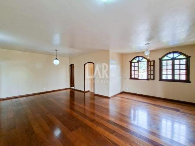 Casa venda em Universitário, Belo Horizonte