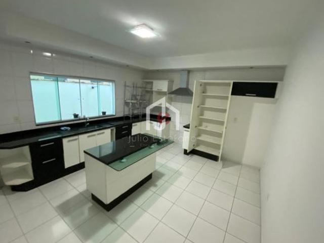 Casa venda em Região Imediata de Taubaté-Pindamonhangaba, Região Metropolitana do Vale do Paraíba e Litoral Norte