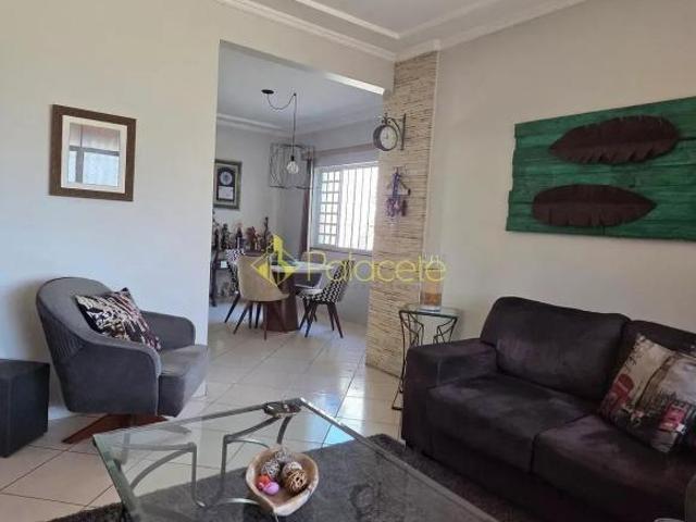 Casa venda em Região Imediata de Taubaté-Pindamonhangaba, Região Metropolitana do Vale do Paraíba e Litoral Norte