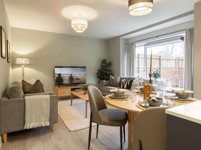 Townhouse for rent in Kirkstall, Leeds