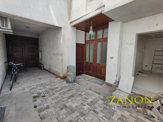 Villa Indipendente in vendita a Piazzutta / Placuta, Gorizia