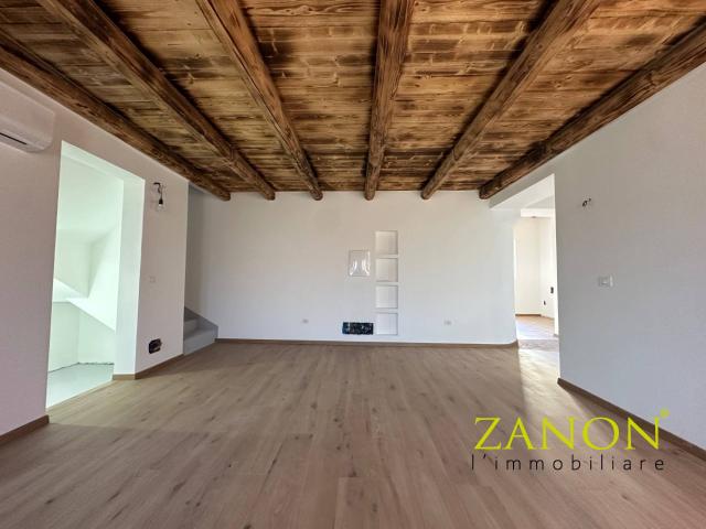 Villa Indipendente in vendita a Lucinico / Ločnik / Luzinìs, Gorizia