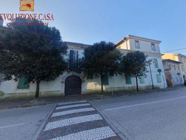 Villa Indipendente in vendita a Villesse, Friuli-Venezia Giulia