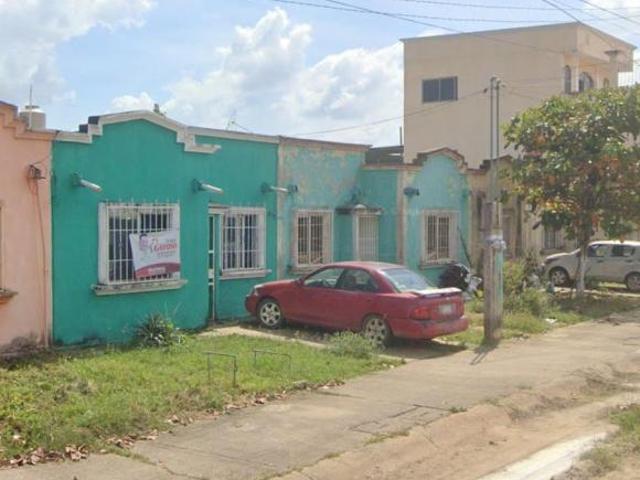 Casa ADJUDICADA en Fracc. Santa Cruz, Ver
