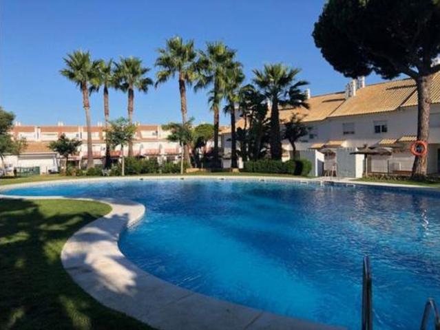 Chalet en alquiler en Nuevo Portil, Costa Occidental
