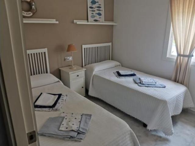 Chalet en alquiler en Nuevo Portil, Costa Occidental