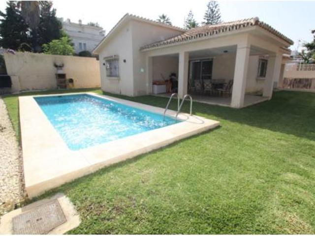 Chalet en alquiler en Divina Pastora, Costa del Sol Occidental