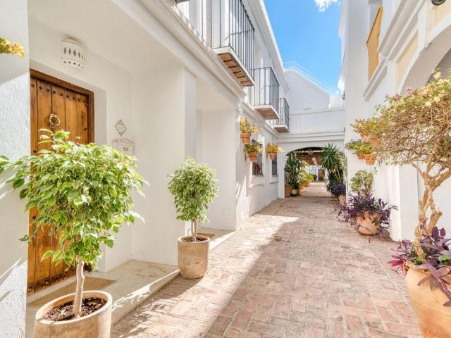 Chalet en venta en Nueva Andalucía, Costa del Sol Occidental
