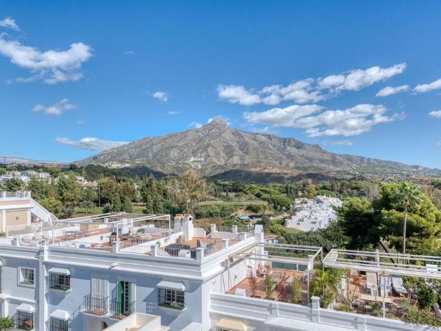 Chalet en venta en Nueva Andalucía, Costa del Sol Occidental
