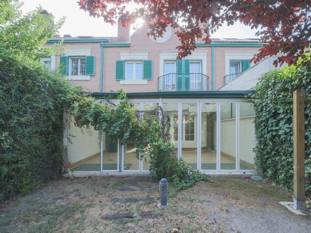 Villa en venta en Madrid, Valdefuentes