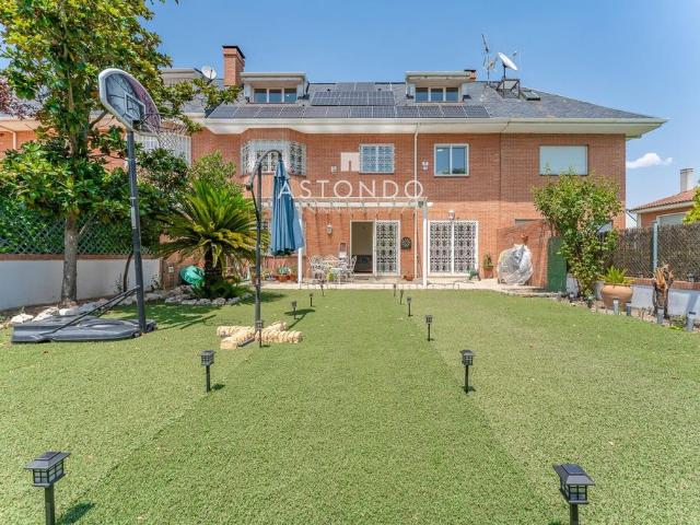 Villa en venta en Madrid, Piovera