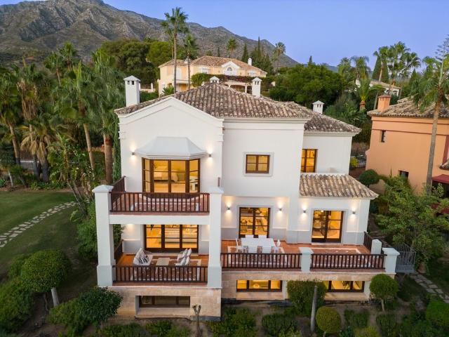 Villa en venta en Benalmádena, Urbanización Los Verdales