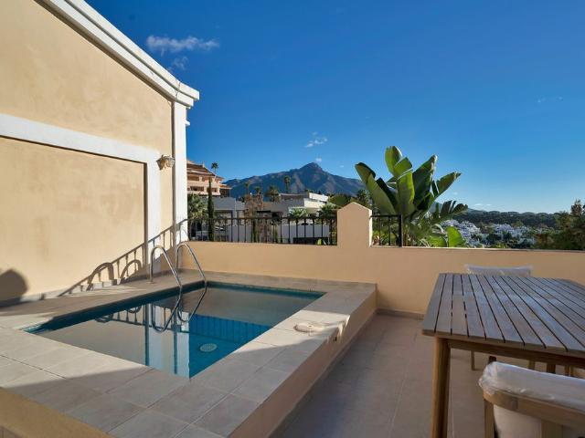 Chalet en venta en Divina Pastora, Costa del Sol Occidental
