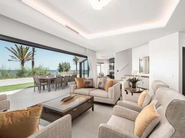 Chalet en venta en Barriada Islas Canarias, Costa del Sol Occidental