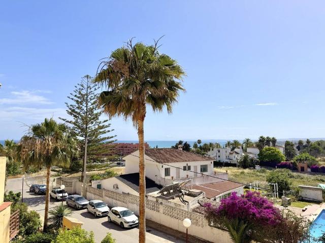 Chalet en venta en Barriada Islas Canarias, Costa del Sol Occidental