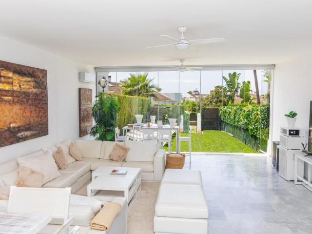 Villa en alquiler en Estepona, Golf y Relax