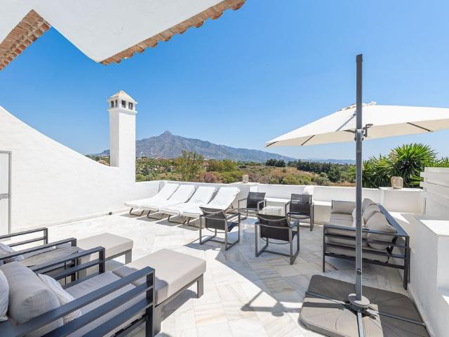 Chalet en venta en Nueva Andalucía, Costa del Sol Occidental