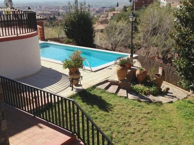 Villa en alquiler en Esplugues De Llobregat, Ciutat Diagonal