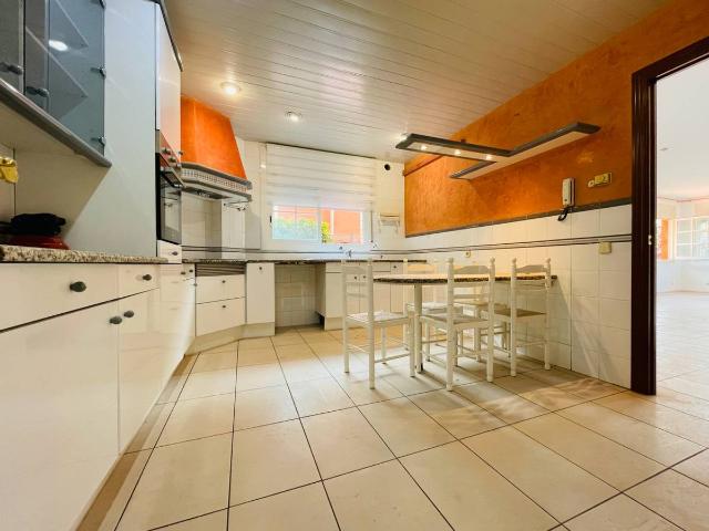 Villa en alquiler en Corbera De Llobregat