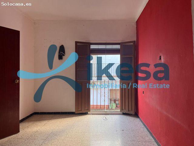 Casa en venta en Badolatosa, Andalucía