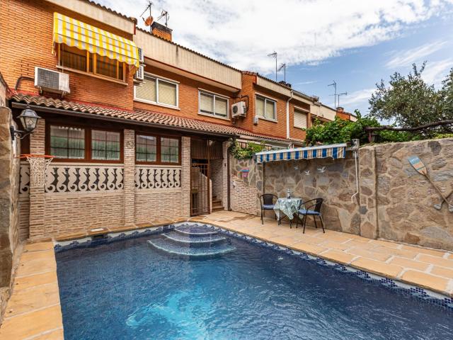 Casa en venta en Alcalá De Henares, El Gurugú
