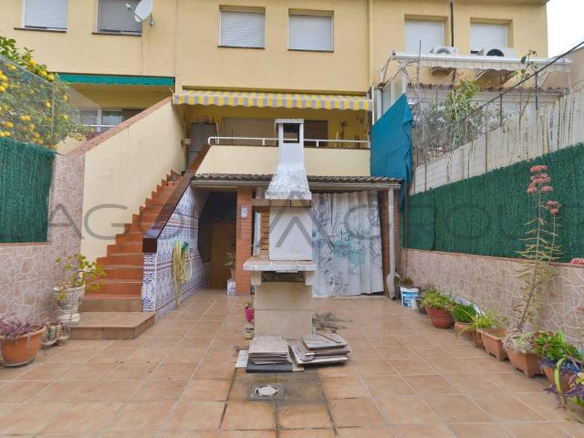 Villa en venta en Abrera