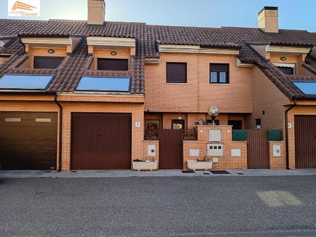 Chalet en venta en Aldeamayor De San Martín, Castilla y León