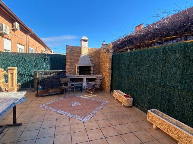 Villa en venta en Alovera