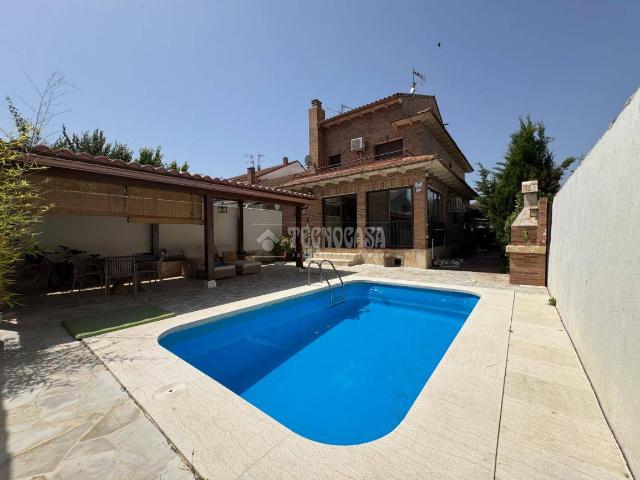 Villa en venta en Alovera