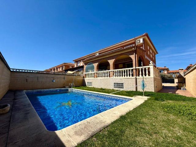 Chalet en venta en Alovera, Castilla-La Mancha